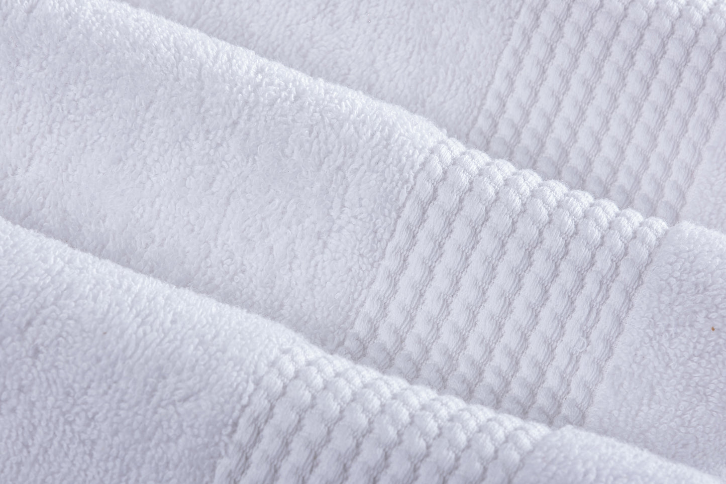 HALLEY Turkish Bath Towels Set – 4 Piece Bathroom Set, Ultra Soft, Machine Washable, Highly Absorbent, 100% Cotton - 650 GSM Luxury Spa Quality, 1 Bath Towels, 1 Hand Towels, 2 Washcloths - White